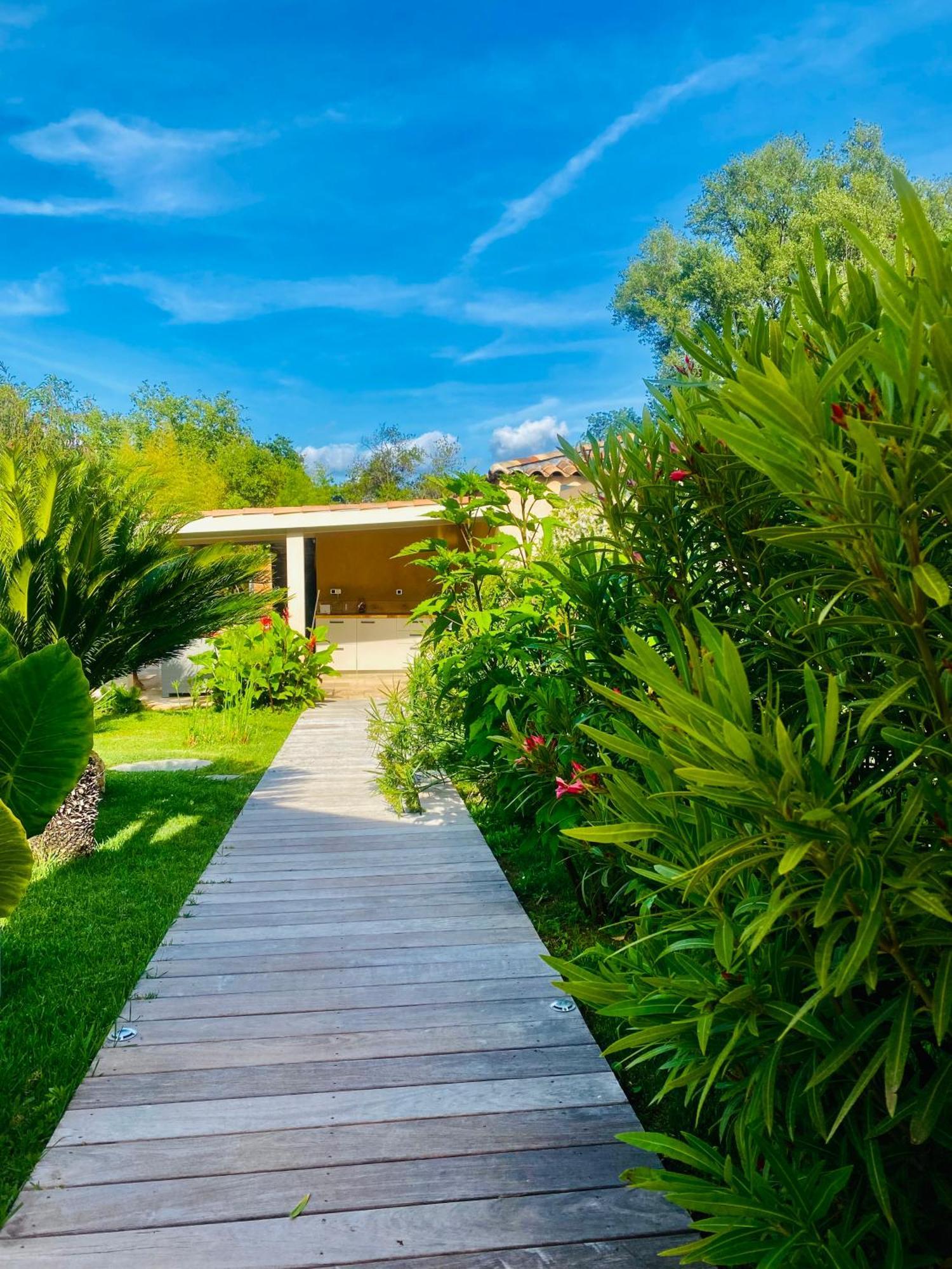 Le Cocoon Lodge Du Gapeau & Massage Solliès-Pont المظهر الخارجي الصورة